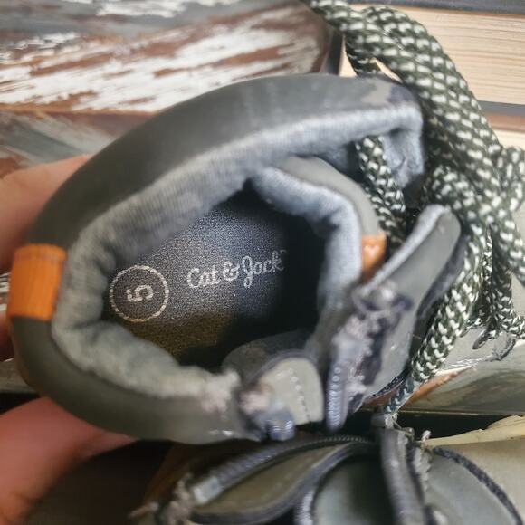 pre-owned cat & jack chukka boot sneakers zip up baby size 5 - Picture 2 of 7